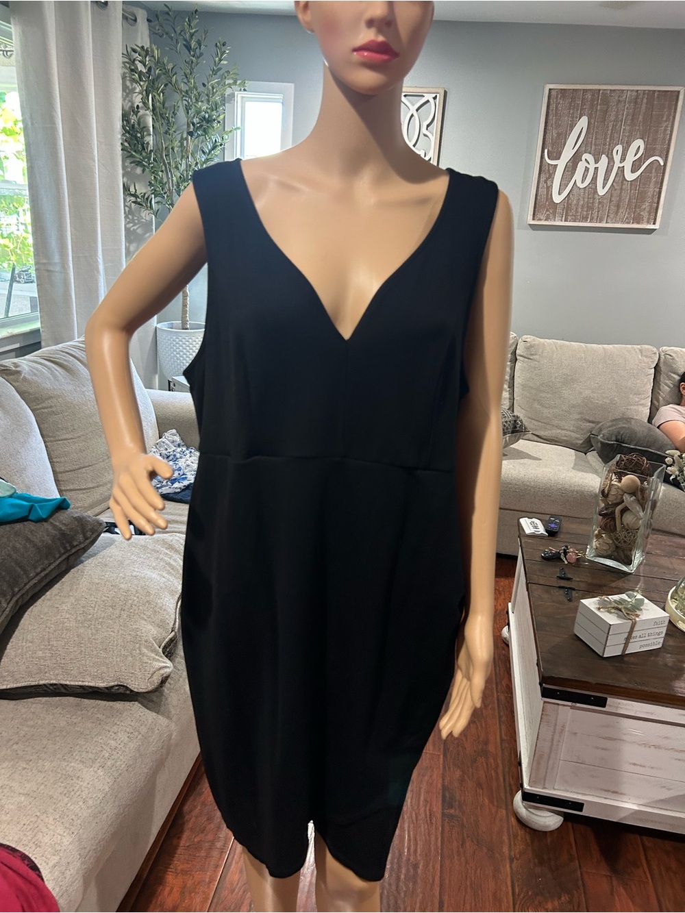torrid size 3 Black V-Neck Sleeveless Shift Dress